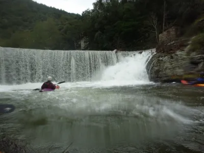 1er des 3 Barrage, passe par la droite façon Aqualand, ou en saut au choix